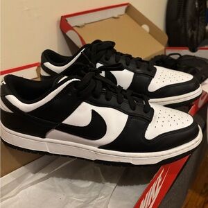 Nike Men's Black and White Sneakers